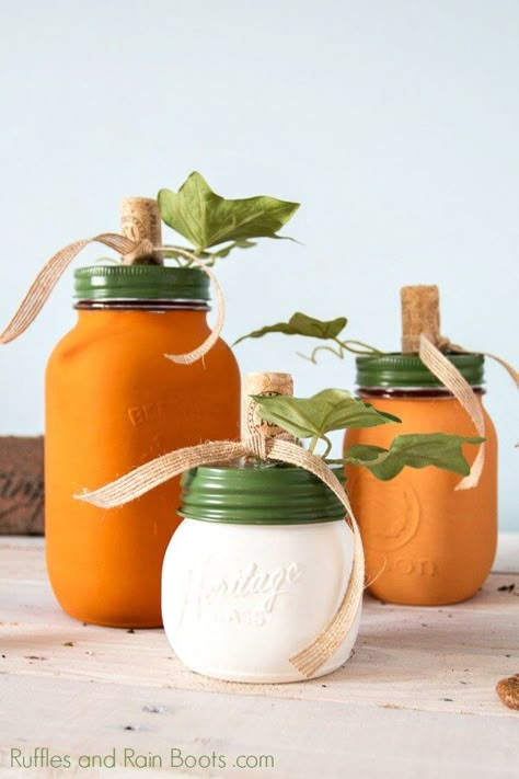 Fall Mason Jar Crafts, Fall Mason Jars, Deco Champetre, Mason Jar Projects, Painted Pumpkin, Diy Jar Crafts, Fall Thanksgiving Decor, Mason Jar Crafts Diy, Painted Jars