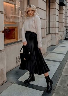 Pleated Skirt Autumn Outfit, Curvy Pleated Skirt Outfit, Pleated Long Black Skirt Outfit, Jumper And Pleated Skirt Outfit, Quiet Luxury Fashion Winter, Pleated Skirt Black Outfit, Black Satin Pleated Skirt Outfit, Pleaded Black Skirt Outfits, Black Pleated Skirt Outfit Casual