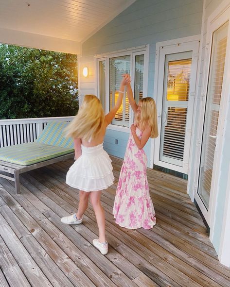 Preppy Blonde Girl, Preppy Blonde, Preppy Family, Preppy Girls, Preppy Southern, Spring Break Outfit, Preppy Lifestyle, Best Friend Photos, Pic Pose