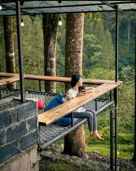 Deck Railing Ideas, Casa Hobbit, Railing Ideas, Tree House Designs, Summer Mantle Decor, Decorating Ideas For The Home, Deck Railing, Summer Decorating Ideas, Outdoor Restaurant