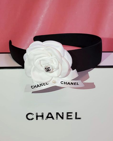 Price- $ 95.00 Only one! Gorgeous Headband Classic Black Satin and White Camellia Inspired by CC. Chanel Ribbon, white pearl CC bead. Handmade #Chanel#CocoChanel#ChanelBlack#ChanelResort#ChanelCruise#DIYHeadband#HeadbandPattern#HairAccessories#handmade headbands Chanel Headband, Chanel Ribbon, White Camellia, Ribbon White, Handmade Headbands, Diy Ribbon, Hair Barrettes, White Pearl, Black Satin