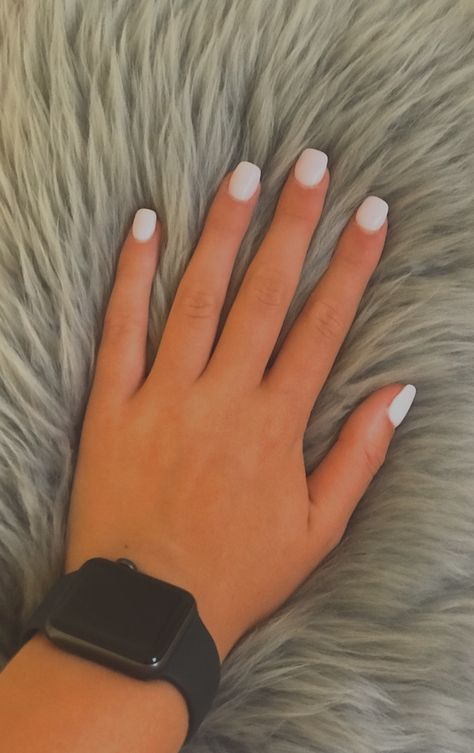 Simple Nails Real Nail, Simple Non Acrylic Nails, Basic Nail Ideas Short Summer, Almond Dip Tip Nails, Athletic Nails Length, Short Gel Nails No Acrylic, Basic Short White Nails, Really Short White Acrylic Nails, Dip Nails White