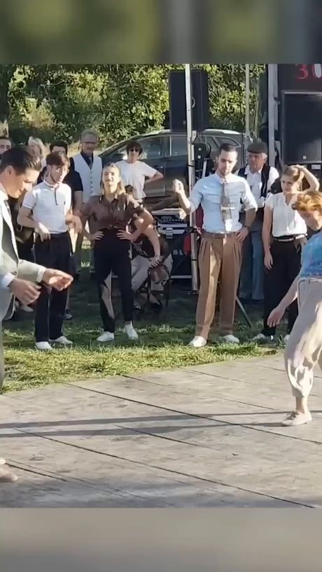 Lindy Hop Dance, Funny Dance Moves, Dance Basics, Jitterbug, Lindy Hop, Swing Dancing, Cool Dance Moves, Swing Dance, Rock Lee