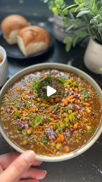 Ravali Pratapa 👩🏻‍🍳 on Instagram: "Misal pav 🔥😋 

Recipe:
For beans:
Make moth bean sprouts a day in advance. Pressure cook sprouted beans, by adding turmeric, salt until 3-4 whistles. Once the pressure is all gone strain the beans, keep the beans and water aside. 

For Vatan: 
Roast onion on stove flame as shown. Once the onion has cool down, cut and peel the burnt skin. Soak 2tsps poppy seeds. 
Heat a pan, add oil, 1/4cup coriander seeds, 2tsps cumin seeds, 1/4cup dry coconut powder, 3 cardamom pods, 2 star anise, 3 cloves, 4 bay leaves, 1/2inch cinnamon stick, 5 red chillies, 7 garlic cloves. 
Make a paste of onion, soaked poppy seeds and roasted spices. 

Re-heat the same pan, add oil, green chillies, onion and spice paste, 1tsp ginge garlic paste, 1/4tsp hing, 1/2tsp turmeric pow Sprouted Beans, Misal Pav Recipes, Misal Pav, Coconut Powder, Pav Recipe, Cardamom Pods, Roasted Onions, Dry Coconut, Cumin Seeds