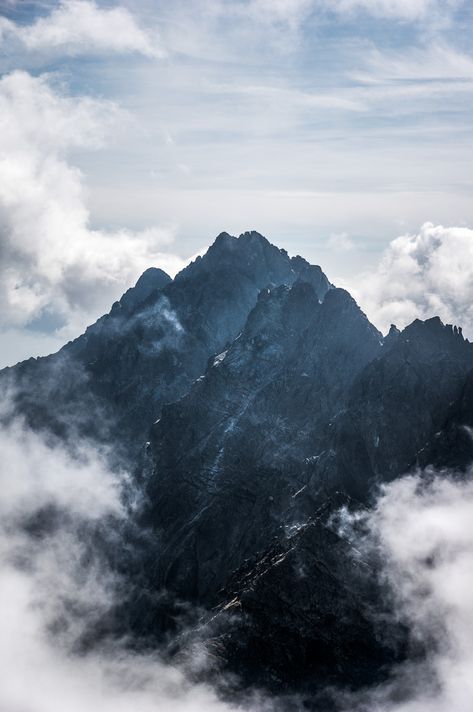 High Tatras hike satan summit Slovak Culture, High Tatras, Tatra Mountains, The Best Wallpapers, Free Phone Wallpaper, Majestic Mountains, Sun Sets, Power Of Nature, Amaranth