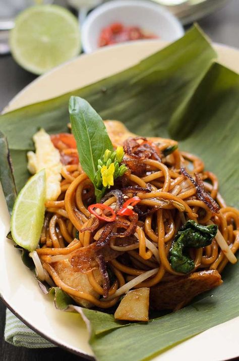 Mee Goreng Recipe, Mee Goreng Mamak, Mee Goreng, Malaysian Recipes, Chinese Food Recipes, Malay Food, Asian Noodle Recipes, Malaysian Cuisine, Dream Food