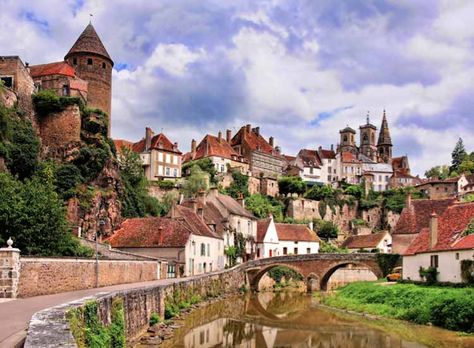 10 things for your Burgundy cycling itinerary - Freewheeling France Beaune France, Day Trip From Paris, Burgundy France, Chateau Versailles, France Map, Beaux Villages, Best Places To Live, Wine Region, Beautiful Places To Visit