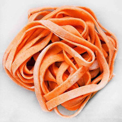 Make Pasta From Scratch, Pasta Diy, Plain Pasta, Carrot Pasta, Rainbow Pasta, Pasta From Scratch, Homemade Pasta Dough, Pasta Dough Recipes, Homemade Pasta Recipe