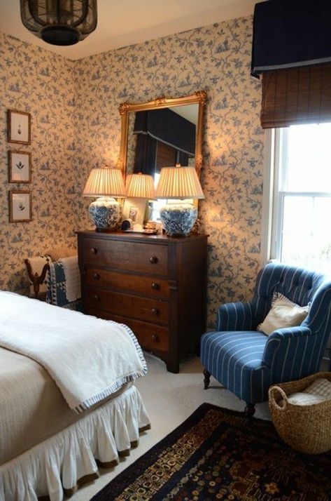 English Decor, Country Cottage Decor, Bedroom Farmhouse, Mirror On The Wall, Cottage Bedroom, Cottage Interiors, Country Bedroom, Construction Projects, Dresser Decor