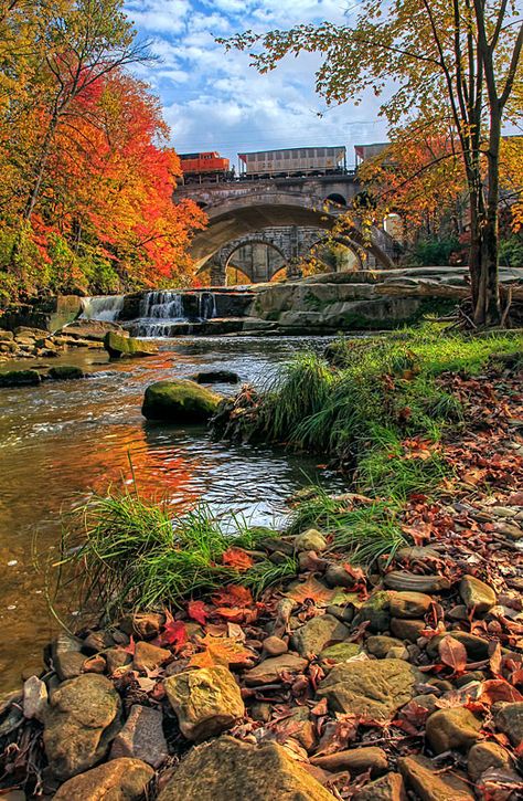 Berea Falls, Ohio USA Ohio Travel, Autumn Scenery, Usa Travel Destinations, A Bridge, Columbus Ohio, Pretty Places, Travel Usa, Nebraska, Day Trips