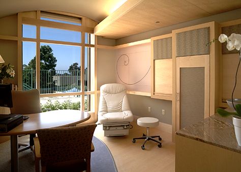 Exam Room at the Scripps Center for Integrative Medicine Medical Office Interior, Chiropractic Office Design, Interior Design Color Schemes, Medical Furniture, Medical Office Decor, Office Waiting Rooms, Medical Office Design, Study Room Design, Hospital Design