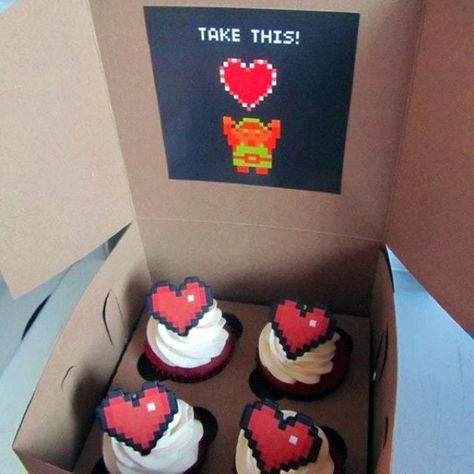 Zelda heart cupcakes. Zelda Cake, Zelda Party, Birthday Boyfriend, Vegan Steak, Zelda Birthday, Geek Food, Heart Cupcakes, Geek Out, Food Trucks