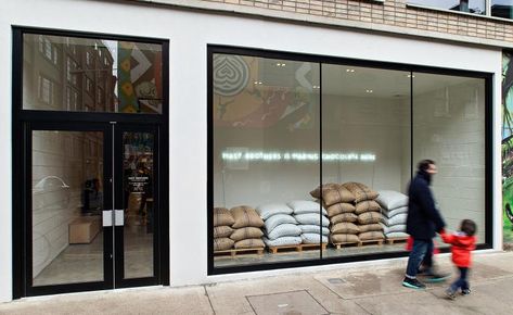 Brooklyn-based chocolatiers the Mast Brothers open an immersive chocolate shop and factory on Redchurch Street, in Shoreditch, London. (Mast Brothers, chocolate, food, food design, artisan chocolate, Brooklyn) Coffee Roasting Room, Hotel Lifestyle, Mast Brothers Chocolate, Lifestyle Wallpaper, Mast Brothers, Retail Facade, Coffee Roastery, Shoreditch London, Coffee Store