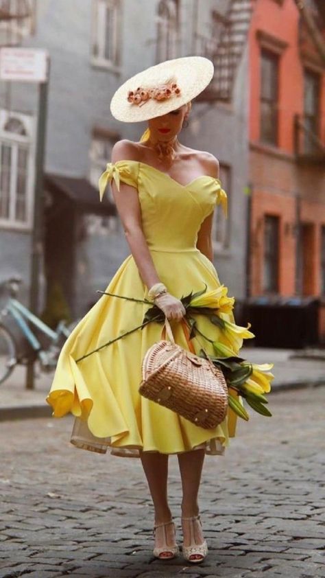 40s Mode, Idda Van Munster, Robes Vintage, Look Retro, Vestidos Vintage, Yellow Fashion, 50s Fashion, Vintage Glamour, 1950s Fashion