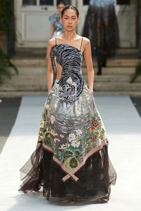 Fall 2023 Couture, Rahul Mishra, 2023 Couture, Figure Dress, Print Trends, South Asian, Fall 2023, Event Dresses, Couture Collection