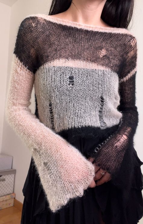 Maglione mohair outfit inverno autunno 2023 Distressed Mohair Sweater, Distressed Crochet Sweater, Mohair Outfit, Mohair Top, Mohair Crochet, Crochet Dress Outfits, Crochet Mohair, Knitting Business, Bolero Pattern