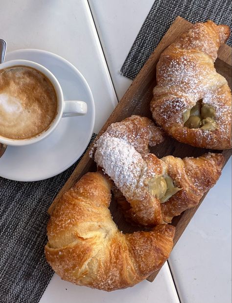 #croissant#italy#aesthetic#rome#food#pistacchio Breakfast Croissant Sandwich, Nutella Croissant, Breakfast Croissant, Croissant Sandwich, Rome Food, Italian Breakfast, Italy Aesthetic, Insta Inspo, Nutella