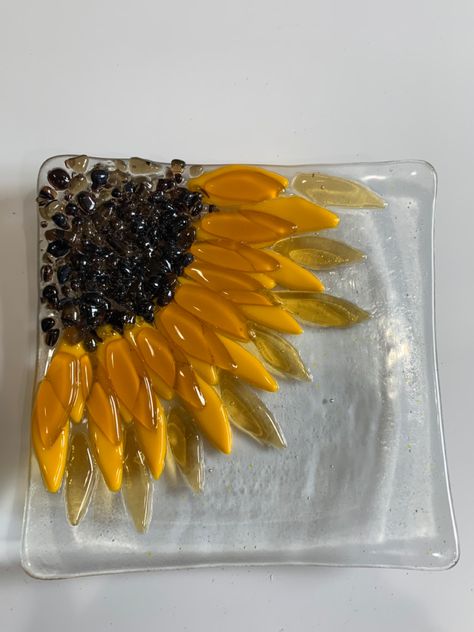 Fused Glass Sunflowers Art, Sunflower Glass Art, Sunflower Fused Glass Ideas, Pumpkin Fused Glass Ideas, Simple Fused Glass Ideas, Fused Glass Sunflower, Fused Glass Art Ideas For Beginners, Glass Fusion Ideas Simple, Fused Glass Ideas For Beginners