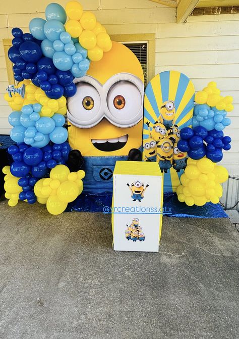 Minion Birthday Backdrop, Minion Balloon Arch, Minions Birthday Party Decorations, Minion Birthday Party Ideas, Minion Balloons, Minion Birthday Party, Minion Birthday, Minion Party, Baby Boy Birthday