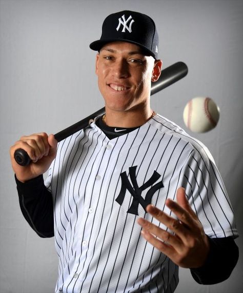 Baseball Photography, Aaron Judge, Baseball Pictures, Yankees Fan, New York Yankees Baseball, Yankees Baseball, Mlb Players, Ny Yankees, Baseball Team