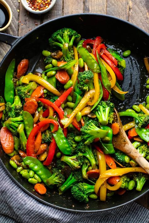 Homemade Takeout, Stir Fry Vegetables, Broccoli Sauteed, Vegan Chinese, Roast Chicken Leftovers, Plats Healthy, Asian Vegetables, Homemade Teriyaki Sauce, Veggie Stir Fry