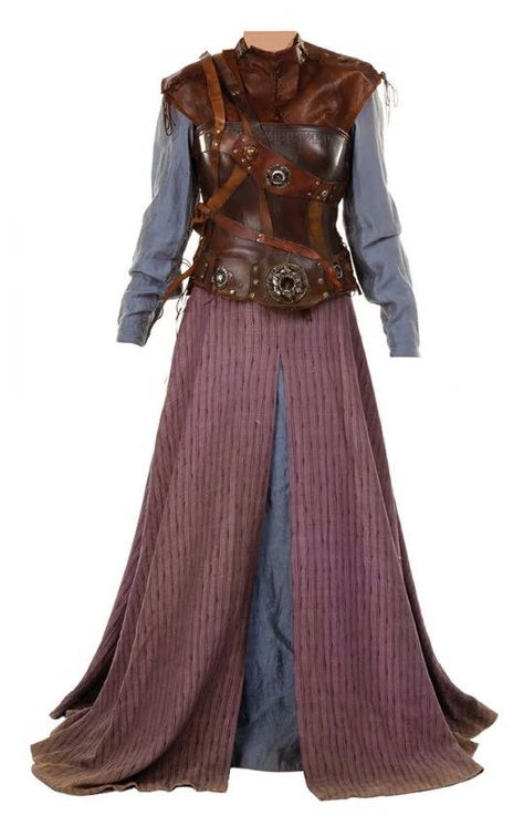 Susan Pevensie castle raid costume/armour from The Chronicles of Narnia: Prince Caspian Narnia Dresses, Narnia Costumes, Chronicles Of Narnia Prince Caspian, Susan Pevensie, Narnia Prince Caspian, Peter Pevensie, Costume Armour, The Chronicles Of Narnia, Prince Caspian