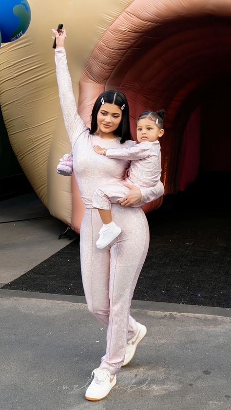 Stylizacje Kylie Jenner, Kylie And Travis Scott, Kylie Jenner Street Style, Kily Jenner, Kylie Jenner Baby, Stile Kylie Jenner, Kylie Travis, Look Kylie Jenner, Looks Kylie Jenner