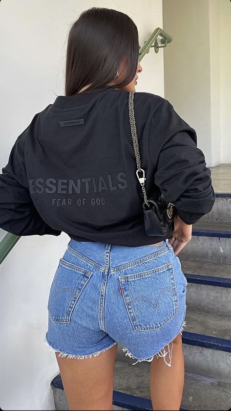 Essential Fog Outfit, Oversized Flannel Outfits, Dionne Crowe, Casual Neutral Outfits, Essentials Outfit, Yeezy Outfit, Essentials Fear Of God, Flannel Outfits, Fits Aesthetic