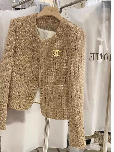 Preppy Chic Outfits, Crochet Sweater Design, Chanel Style Jacket, Luxury Street Style, Elegant Style Women, Gowns Dresses Elegant, Chanel Style, Stitch Clothes, Chanel Jacket