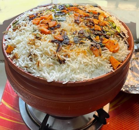 Matka biryani Matka Biryani, Chicken Biryani, Biryani, Basil, Chicken, Ethnic Recipes, Blue