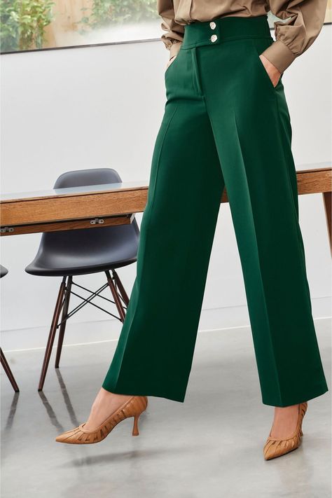 Green Wide Leg Pants Outfit, Sarah Outfits, Office Trousers Women, Wide Leg Pants Outfit Work, Green Trousers Outfit, Navy Wide Leg Trousers, Button Trousers, Wardrobe Plan, Wide Leg Trousers Outfit