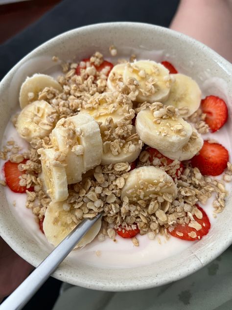 Strawberry Honey, Yogurt Banana, Healthy Food Inspiration, Healthy Food Motivation, Healthy Lifestyle Food, Food Is Fuel, Food Obsession, Healthy Snacks Recipes, Pretty Food