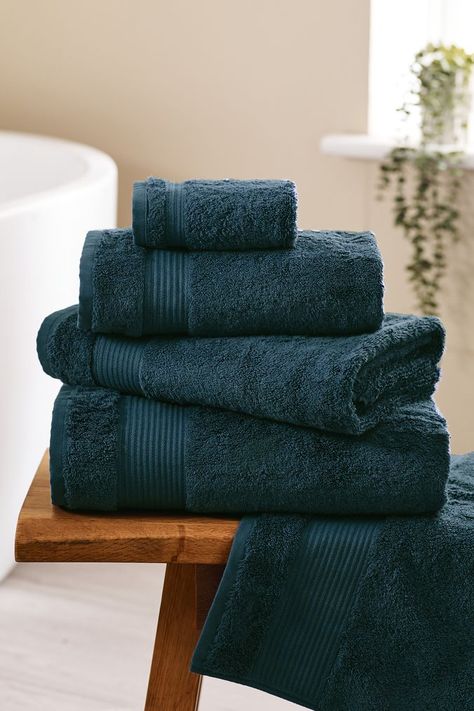 Our Egyptian towel range is produced with 100% Egyptian extra-long cotton pile, giving the towels an extra soft finish and high absorbency levels. Their 600gsm thickness makes these towels feel plump and fluffy and they are designed to retain their colour, meaning they will look new for longer. Machine washable. Pile 100% Egyptian Cotton. Base 100% Cotton.