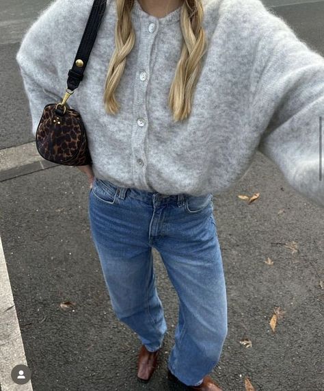 November Season, Looks Pinterest, Fall 23, Skandinavian Fashion, Nashville Outfits, Winter Neutral, Cardigan Shirt, Cardigan Outfits, Mode Inspo