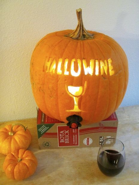 Make a combination wine cooler/jack-o-lantern! #halloween Pumpkin Wine, Pumpkin Carving Tools, Pumpkin Carving Party, Wine Dispenser, Halloween Wine, Wine Parties, Halloween Snacks, Wine Box, Glass Of Wine