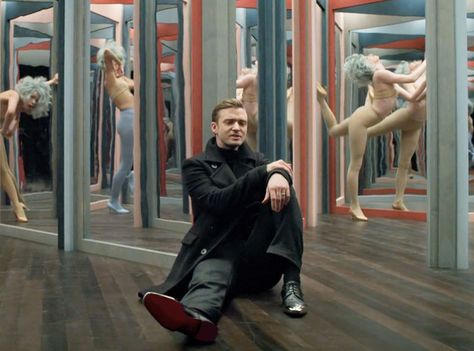 Justin Timberlake in the music video for his single "Mirrors" Justin Timberlake Mirrors, Mirror Justin Timberlake, Chord Progressions, Justin Timberlake, New Song, Best Songs, Chorus, News Songs, True Love