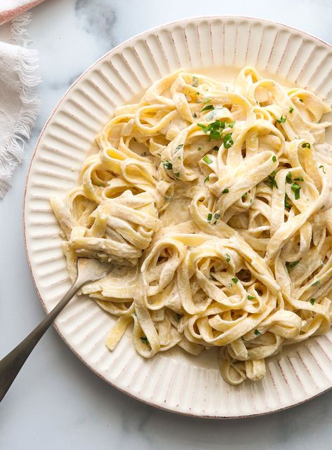 Gf Df Pasta, Vegan Alfredo Sauce, Vegan Alfredo, Dairy Free Pasta, Fettuccine Noodles, Peanut Sauce Recipe, Fettuccine Alfredo Recipes, Preppy Kitchen, Italian Pasta Dishes