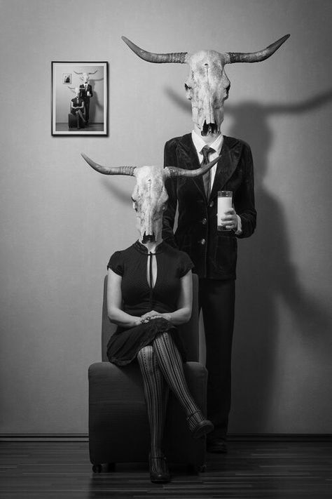 . Creepy Couple Aesthetic, Creepy Black And White Photos, White Mask Aesthetic, Parade Aesthetic, Creepy Aesthetic, Mrs White, Arte Peculiar, Black Parade, White Mask