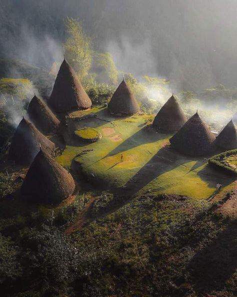 Wae Rebo, East Nusa Tenggara, Hohenzollern Castle, Vernacular Architecture, Komodo, Foto Art, Traditional Architecture, Mysore, Ancient Architecture