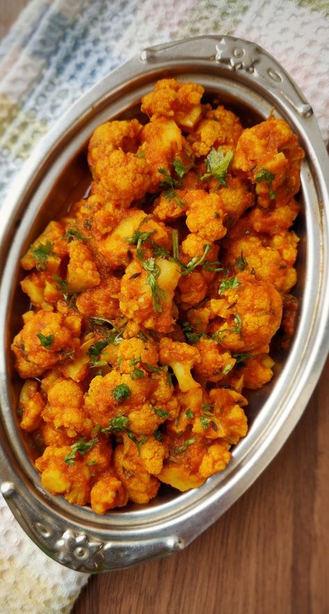 Gobi Sabji, Gobi Masala Recipe, Gobi Masala, Baked Cauliflower Casserole, Cauliflower Pizza Recipe, Vegan Cauliflower Recipes, Vegetarian Platter, Cauliflower Casserole Recipes, Curry Recipes Vegetarian