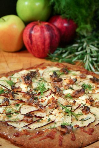 Apple Goat Cheese, Apple Pizza, Goat Cheese Pizza, Apples And Cheese, Healthy Pizza, Healthy Apple, Healthy Meals To Cook, Pizza Pizza, Healthy Foodie