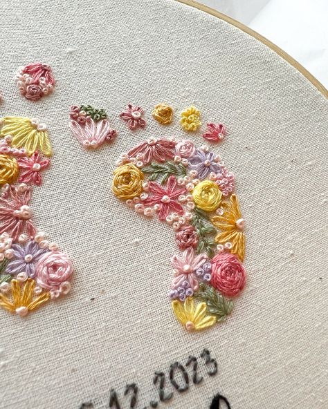 Embroidery For Newborns, Embroidery Nursery Wall Decor, Diy Baby Nursery Decor, Newborn Embroidery Ideas, Baby Announcement Embroidery, Boy Embroidery Ideas, Baby Present Ideas, Letter D Embroidery, Baby Embroidery Ideas