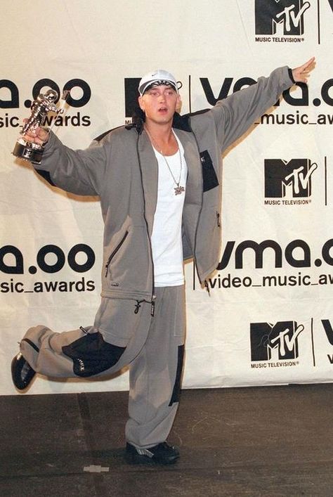 Eminem Full Body Pic, Eminem With Glasses, Eminem 90s Aesthetic, Eminem Happy, Eminem D12, Eminem Style, Eminem Poster, 90s Rappers Aesthetic, Eminem Funny