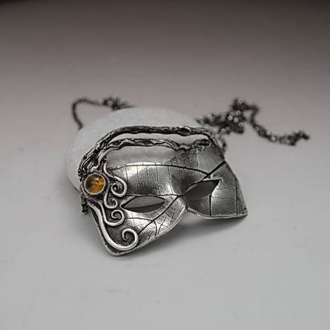 Fine silver mask pendant @Wanda Reiter Metal Clay Designs, Metal Clay Pendant, Copper Clay, Silver Mask, Jewellery Maker, Silver Metal Clay, Metal Mask, Wire Craft, Silver Jewelry Diy