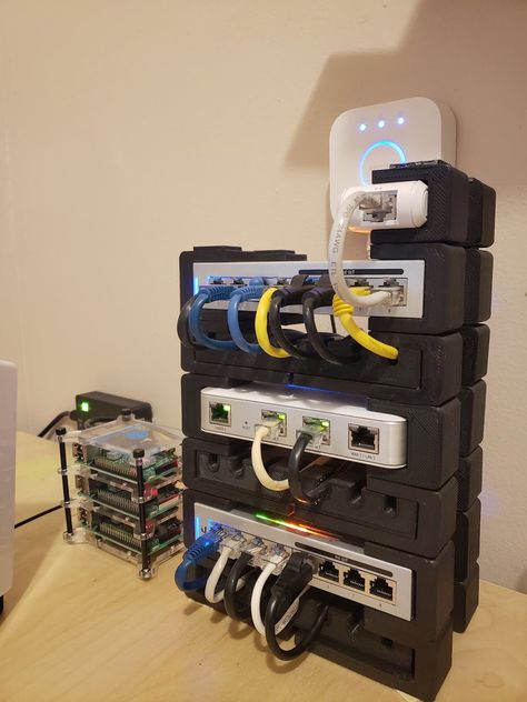 3D printed mini home-lab Home Server Rack, Network Rack, Network Cabinet, Diy Rack, Home Lab, Computer Projects, Server Room, Computer Build, Raspberry Pi Projects