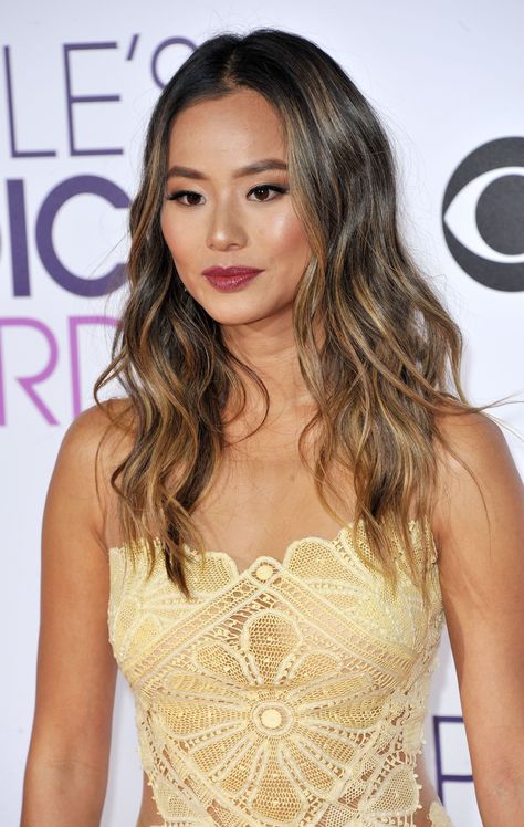 Jamie Chung Hair, Pale Pink Lipstick, Tousled Hair, Jamie Chung, Straight Ponytail, Celebrity Hair, Beauty Looks, People's Choice Awards, Celebrity Beauty