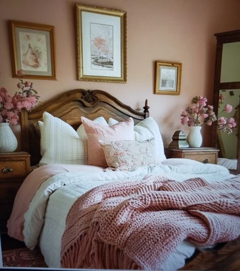 Mauve Cottage Bedroom, Cottage Core Bedroom Furniture, Brown And Pink Bedding, Pink Farmhouse Bedroom, English Countryside Bedroom, Pale Pink Bedrooms, Pink Vintage Bedroom, Bee Bedroom, Ballet Bedroom