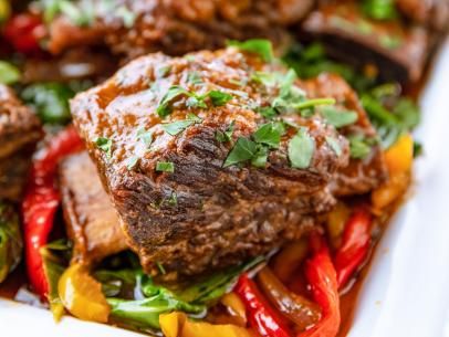 Short Ribs with Collards and Peppers Recipe | Ree Drummond | Food Network Pioneer Woman Short Ribs, Recipe For Short Ribs, Pioneer Woman Recipe, Food Network Recipes Pioneer Woman, Pot Dinners, Pioneer Woman Recipes, Aesthetic Couple, Ree Drummond, Beef Short Ribs