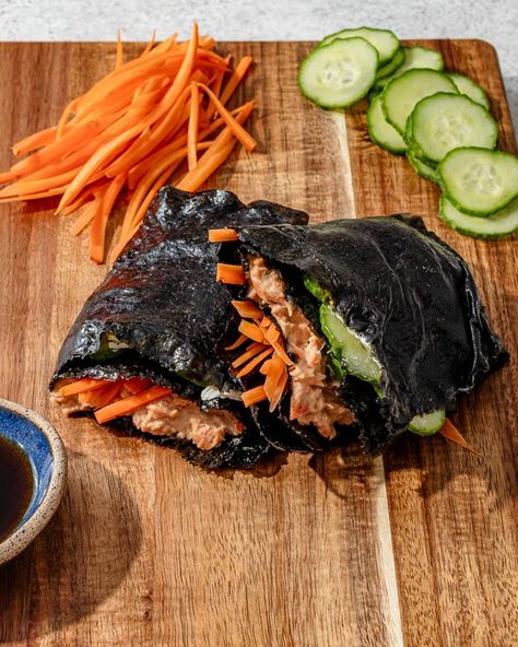 Sushi Wraps, Frozen Salmon Recipe, Tortilla Trend, Shred Happens, Sushi Fillings, Low Carb Sushi, Sushi Wrap, Sushi Ingredients, High Protein Meal Prep