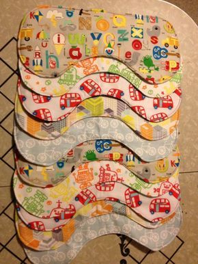 Burp Cloth Tutorial, Burping Baby, Burp Cloth Patterns, Baby Gifts To Make, Burp Rags, Sew Ins, Baby Sewing Projects, Quilt Baby, Baby Projects